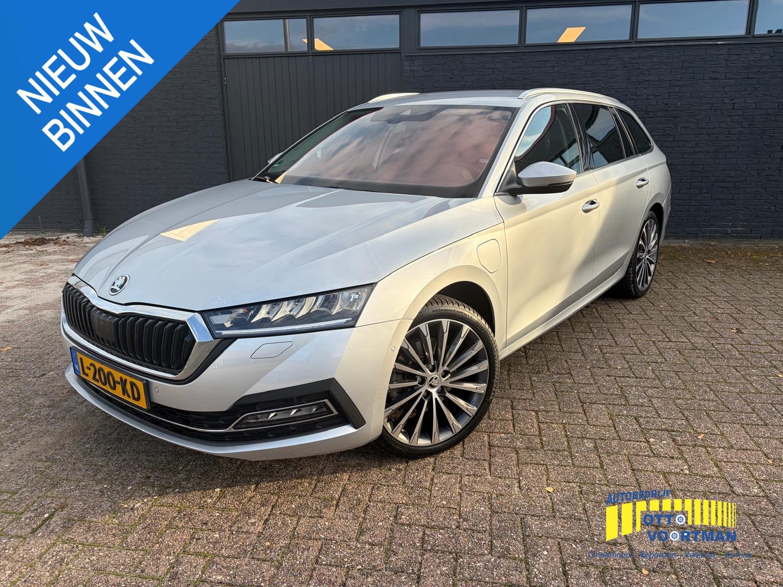 Skoda Octavia Combi 1.4 TSI iV PHEV Business Edition Plus| T, Auto's, Dealer onderhouden, Stof, 13 kWh, Zilver of Grijs