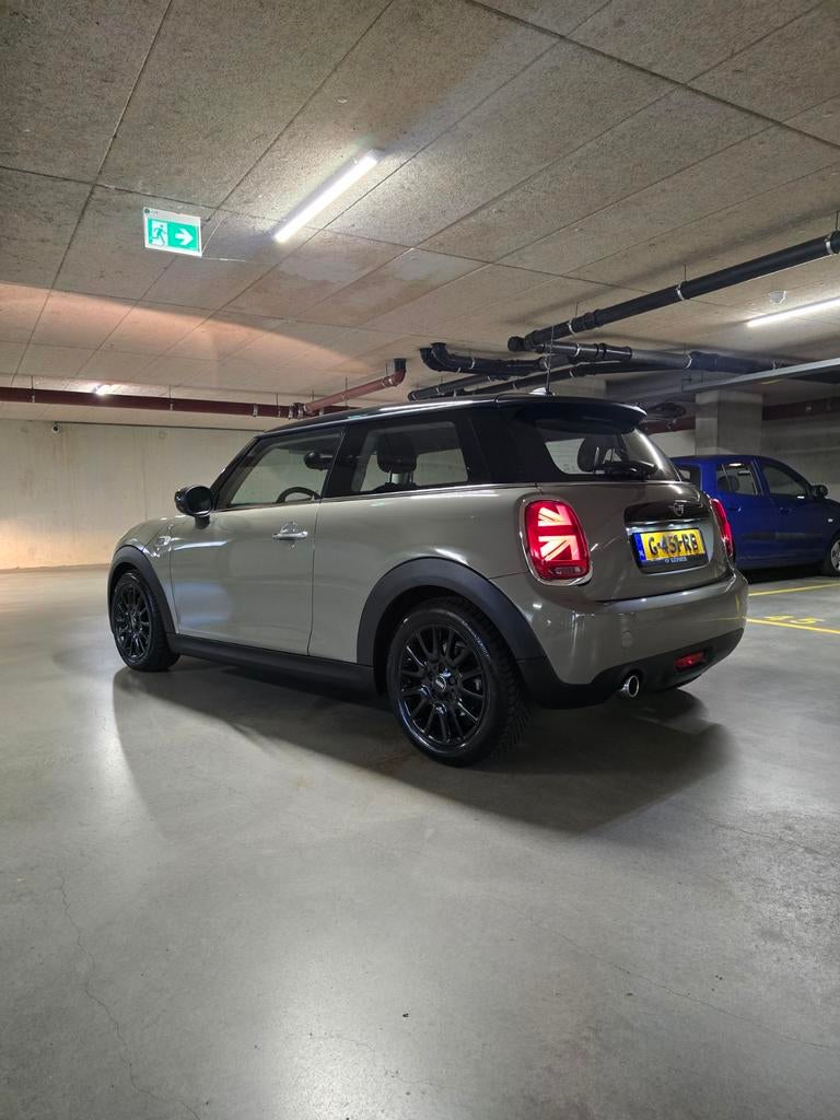 Mini 3-deurs (f56) 1.5 136pk Aut 2019 Grijs, Auto's, Mini, 136 pk, 4 stoelen, 49 €/maand, Origineel Nederlands