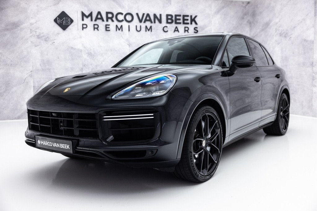 Porsche Cayenne 4.0 Turbo | Pano | 4W Sturing | 22" GT | Bur, Auto's, Porsche, Automaat, Gebruikt, 138 €/maand, Zwart