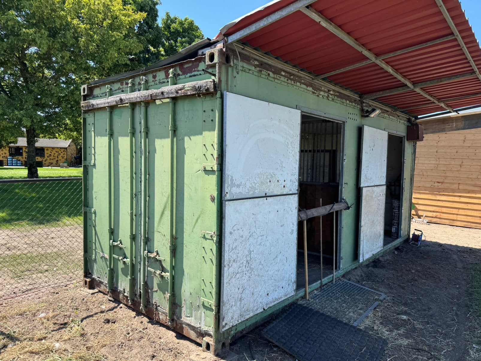 Noodstal paardenstal stal containerstal, Ophalen, Gebruikt, 3 ramen of meer, Schuur