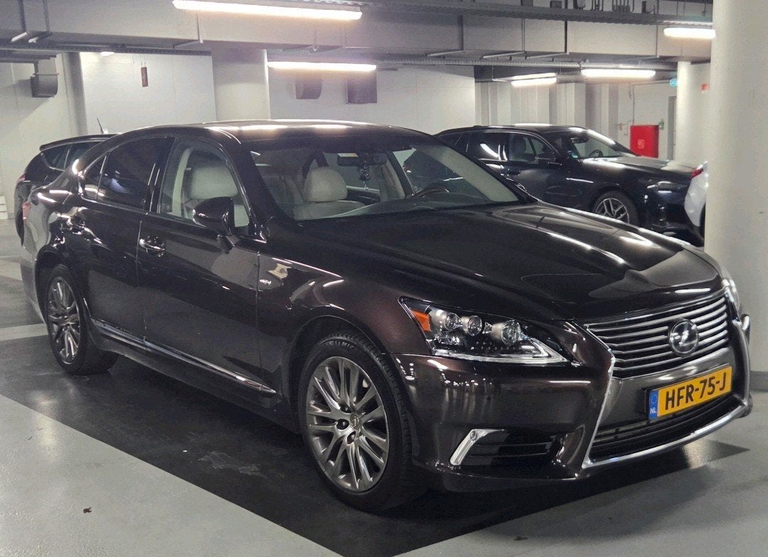 Lexus LS 600h President 4/9 grote beurt en hybride check, Auto's, Automaat, 394 pk, Bruin, Leder