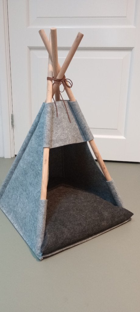 Vilten huisje / tipi voor kat (of klein hondje), Ophalen, Zo goed als nieuw, Vilt