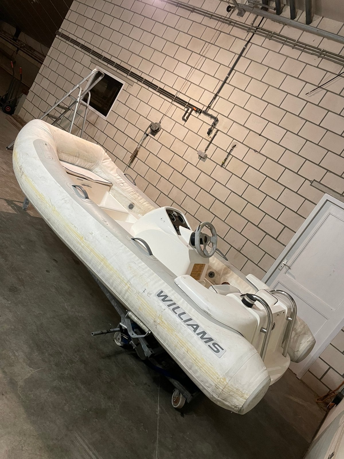 Williams turbojet 325 , Kalf boot trailer., Ophalen, Gebruikt, Motor en Techniek, Motorboot