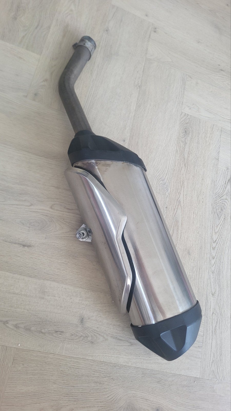 Originele uitlaat Triumph (2205040), Ophalen