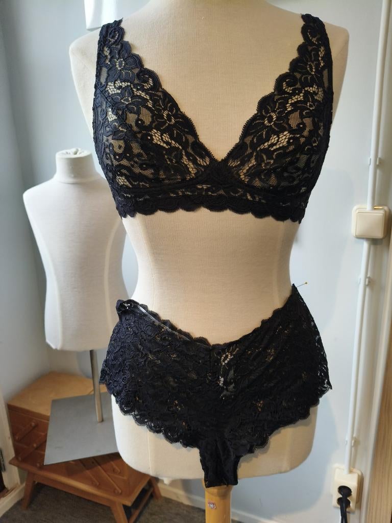 Hanro lingerie set, BH 70B en broekje S, Kleding | Dames, Ophalen of Verzenden