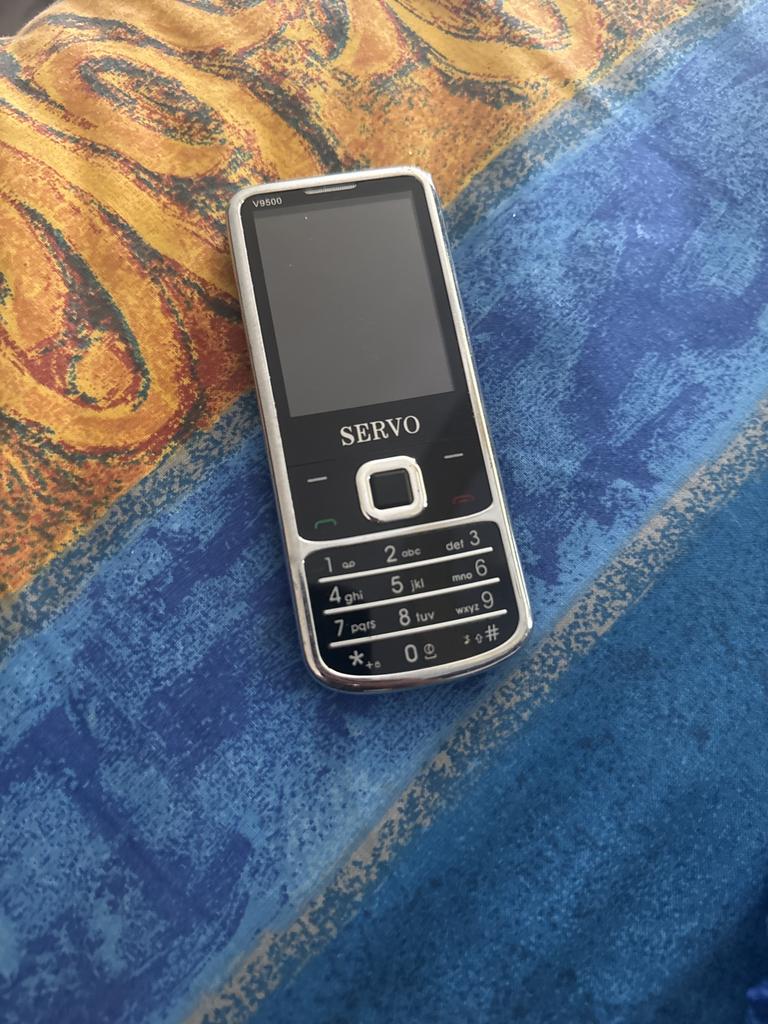 SERVO V9500 Multi SIM Feature Phone met Voice Change Functie, Ophalen of Verzenden, Zo goed als nieuw, Zwart