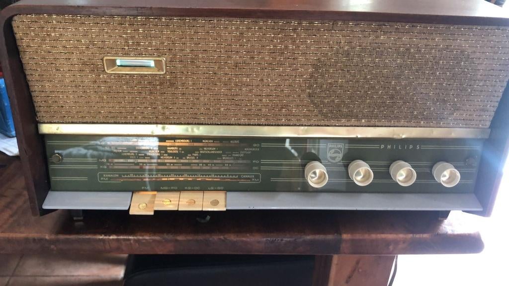 spelende philips buizen radiootje type B3X02/A, Antiek en Kunst, Ophalen of Verzenden