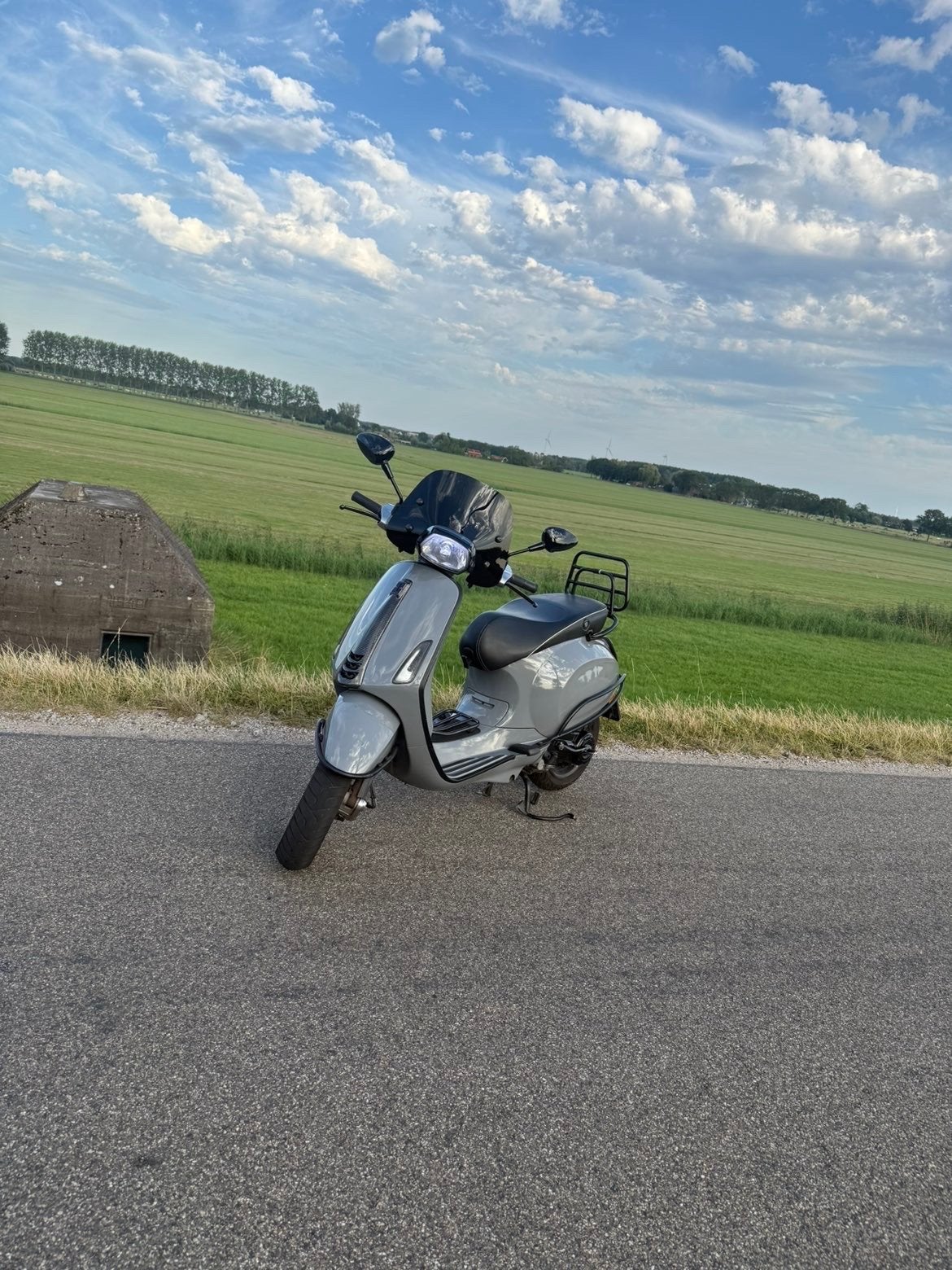 Vespa Sprint 2016 met Begrenzer en Blauw Kenteken, Fietsen en Brommers, Ophalen, Overige modellen, Maximaal 45 km/u, Zo goed als nieuw
