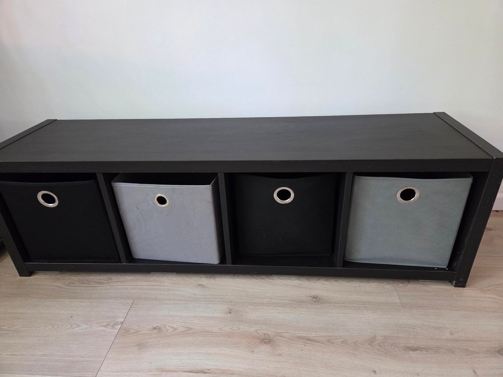 Zwart ikea (kallax) opbergmeubel met 4 vakken en opbergboxen, Ophalen, Zo goed als nieuw