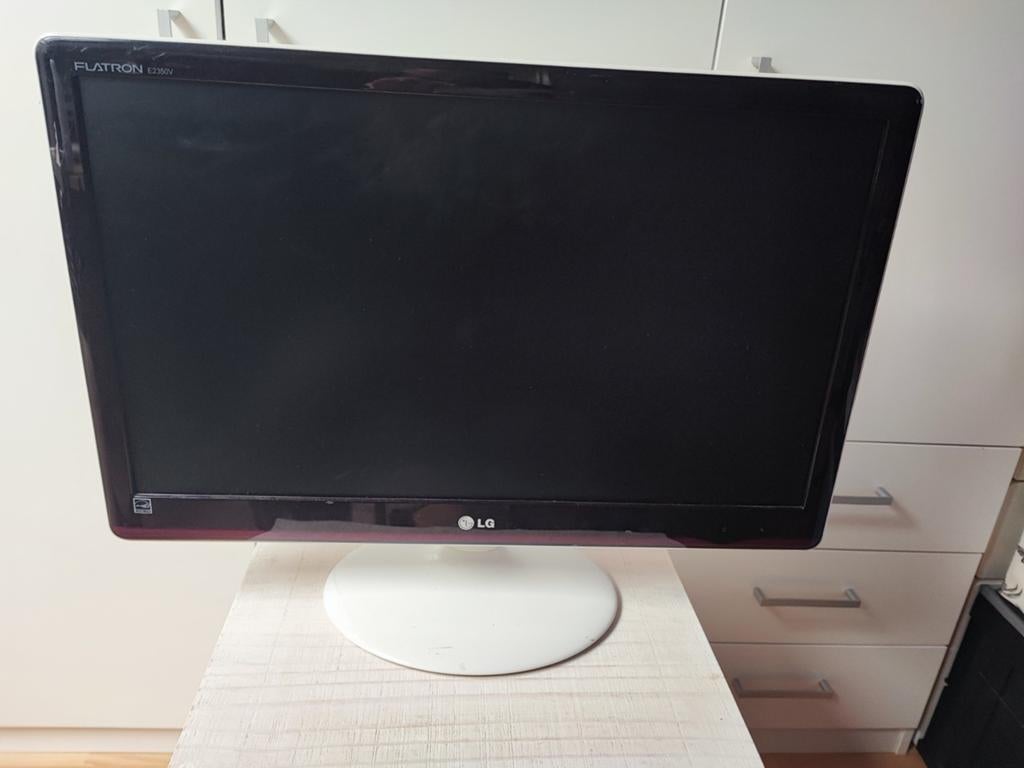 Te koop: LG Flatron E2350V monitor – 23 inch, Computers en Software, Monitoren, Full HD, LED, 60 Hz of minder, Ophalen