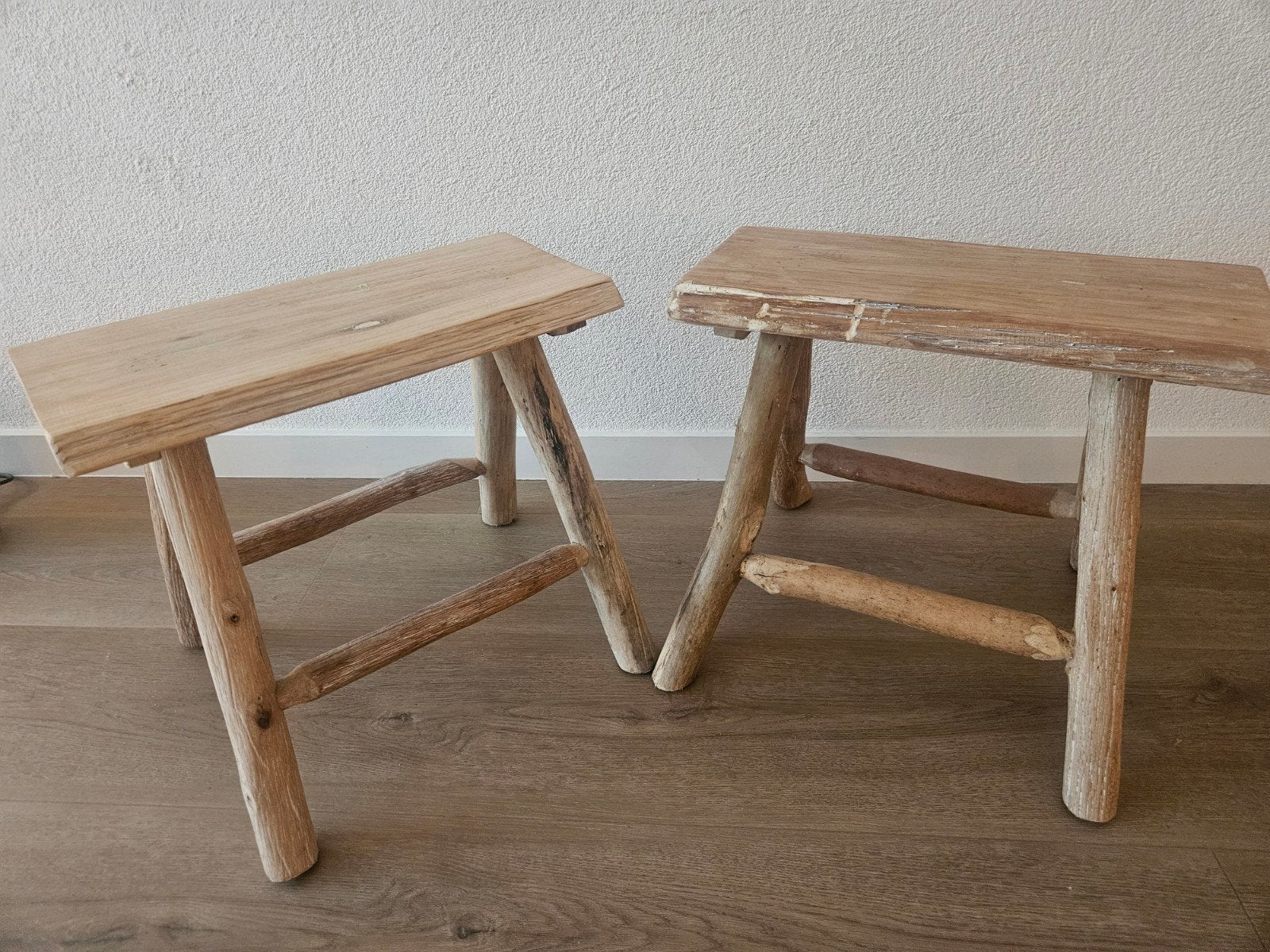 Set van 2 houten krukjes / bankjes – landelijk & naturel, Ophalen of Verzenden, Gebruikt, Hout