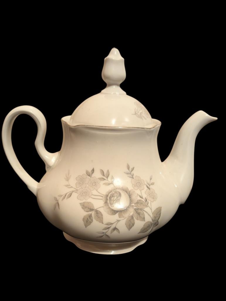 Bohemia Czechoslovakia Porseleinen Theepot met Roosdecor, H het j, Overige typen, Ophalen of Verzenden, Tsjechië