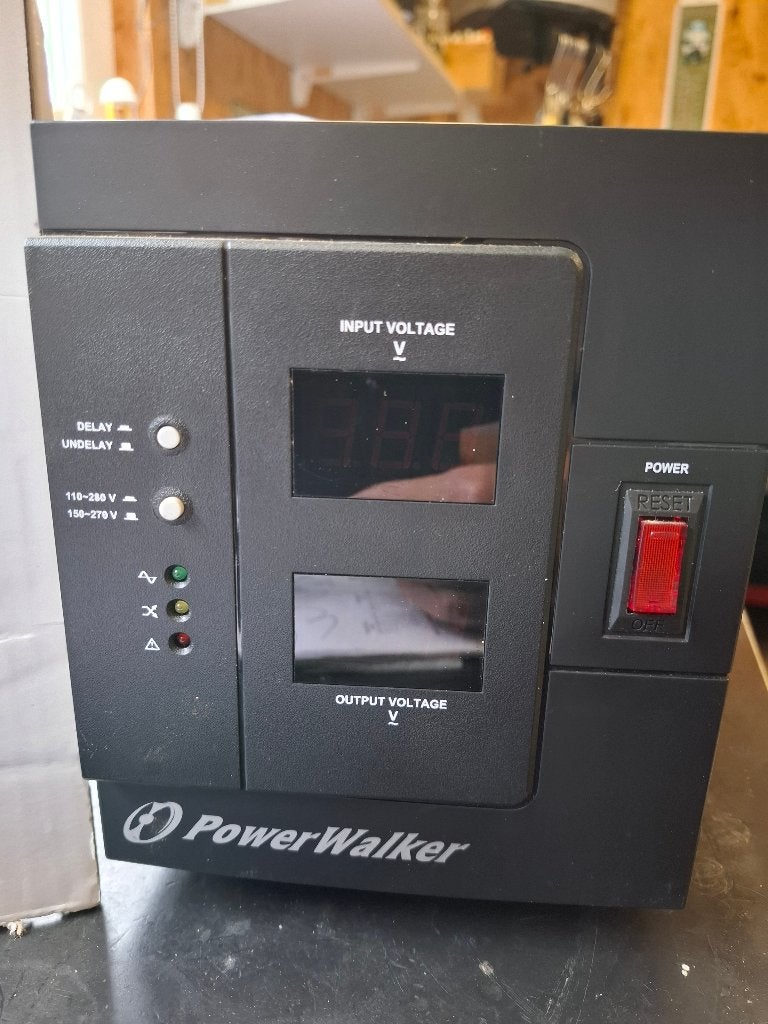 Automatische voltage regelaar 3000VA/2400W, Ophalen, Nieuw