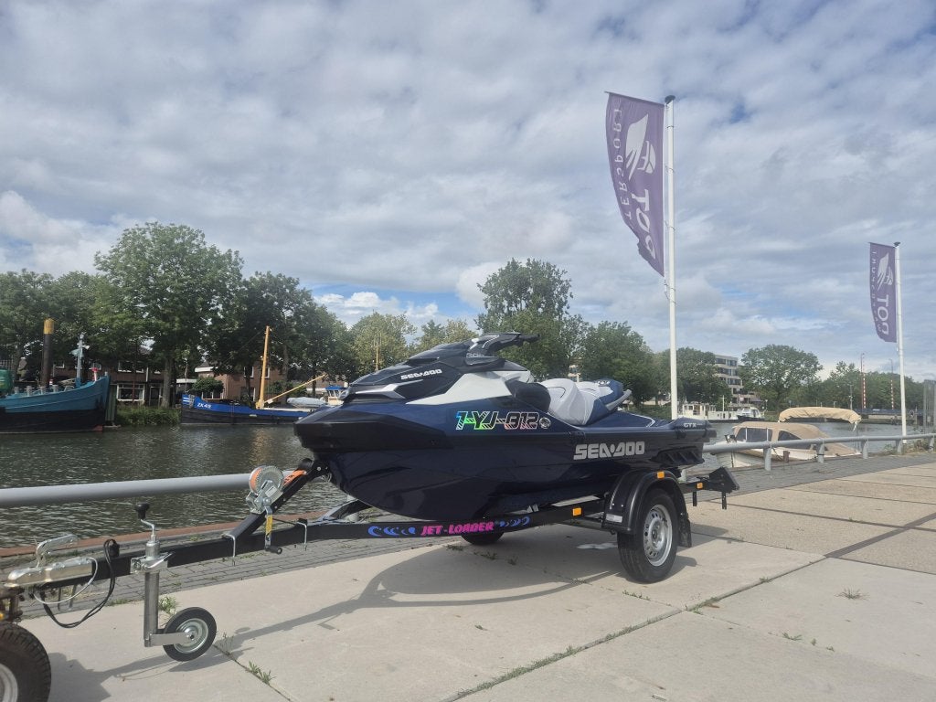 SEA-DOO GTX 300 LIM (2024) 20 UUR 4 JAAR GARANTIE + TRAILER, Niet ingevuld, Niet ingevuld, Zo goed als nieuw, Benzine