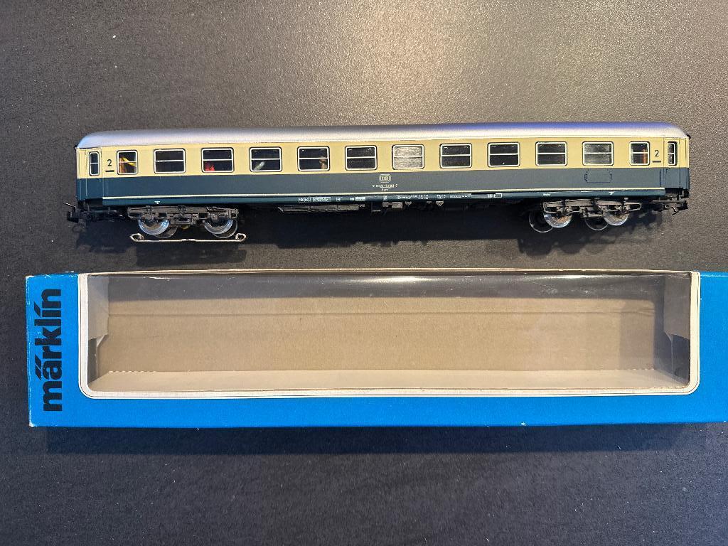 Marklin HO 4154 Pers.rijtuig 2e kl DM met sluitlicht, Hobby en Vrije tijd, Modeltreinen | H0, Ophalen, Wisselstroom, Wagon, Zo goed als nieuw