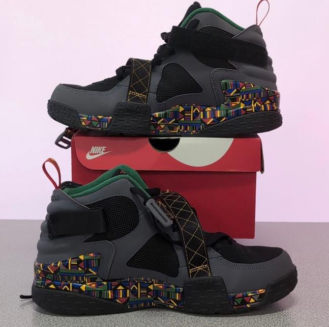 NIKE AIR RAID OG/2020/ Size 10.5us, Overige kleuren, Sportschoenen, Ophalen of Verzenden, Zo goed als nieuw