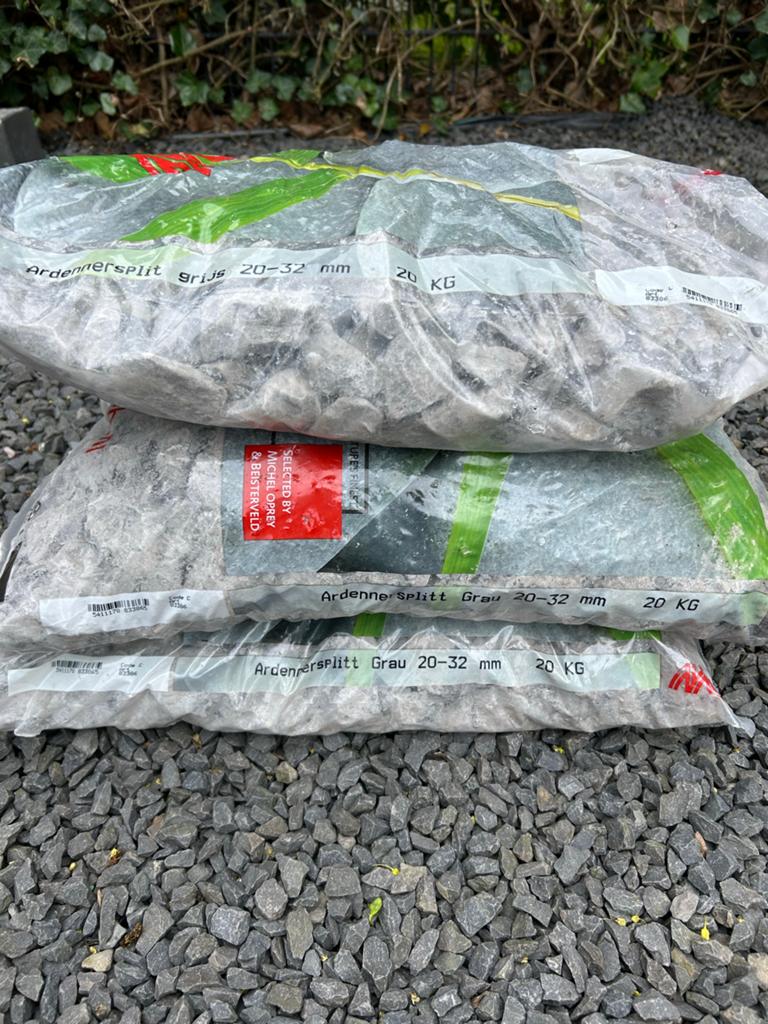 3 zakken Ardennen grind split grijs 20-32 mm - Nieuw, Ophalen of Verzenden, Nieuw, Grijs
