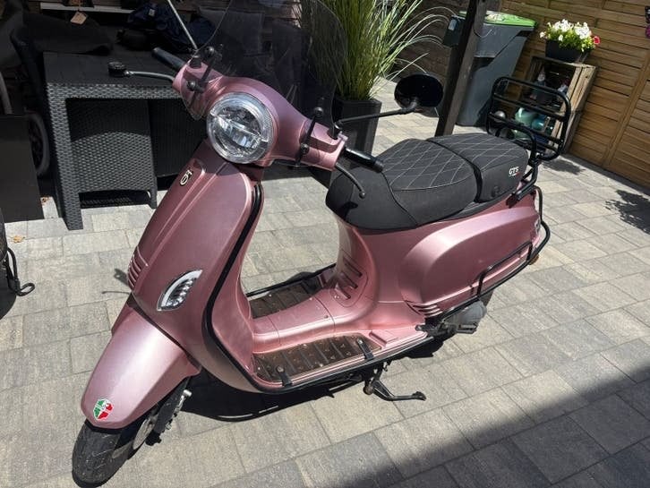Btc Riva Scooter Roze - Incl. Helm (S) & Druppellader, Fietsen en Brommers, Snorfietsen en Snorscooters, Zo goed als nieuw, Overige merken