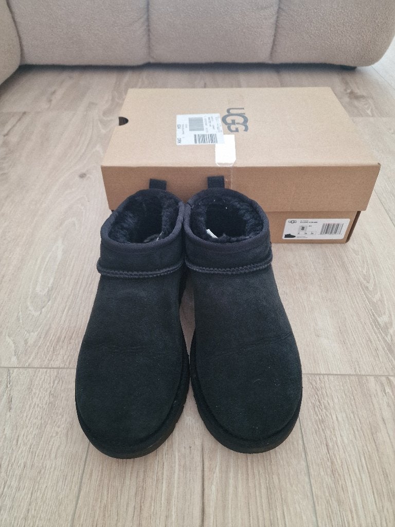 UGG Boots 'Classic Ultra Mini' in Zwart, Kleding | Dames, Schoenen, Zwart, Snowboots, Ophalen of Verzenden, Uggs
