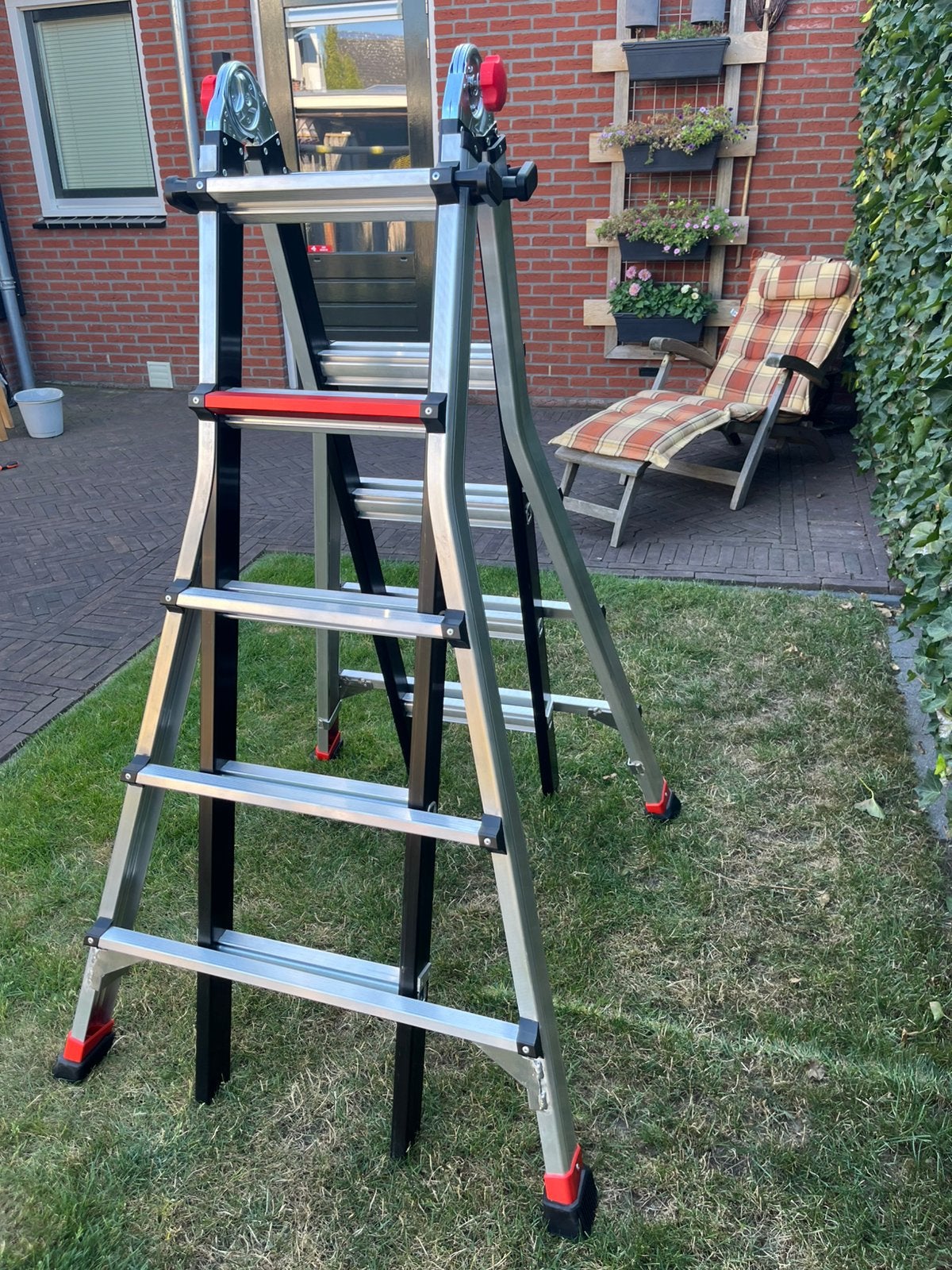 Altrex ladder uitschuifbaar (nieuw), Ophalen, Nieuw, Ladder, Opvouwbaar of Inschuifbaar