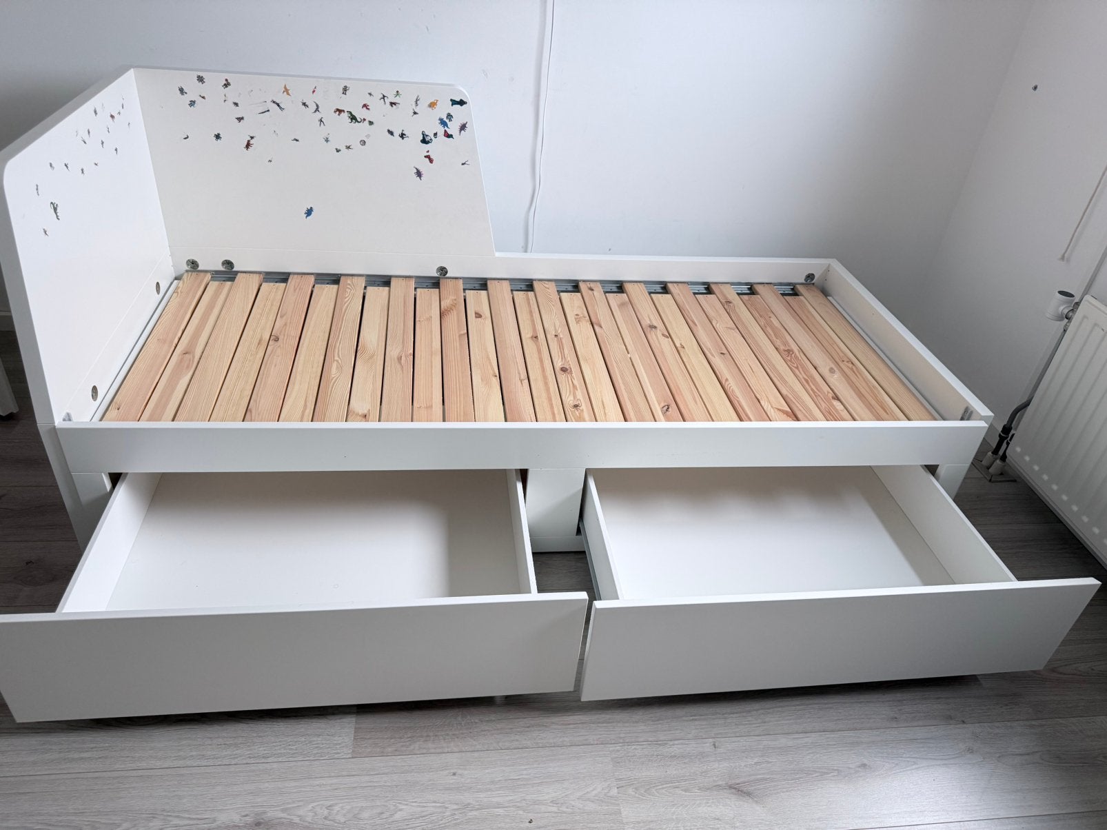 Ikea bedbank, Huis en Inrichting, Eenpersoons, Wit, Ophalen of Verzenden, Zo goed als nieuw