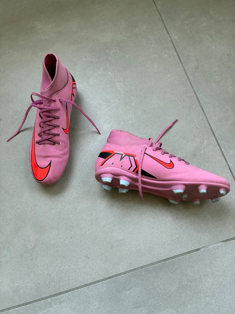 Roze Nike Mercurial voetbalschoenen maat 42, Ophalen, Gebruikt, Maat XS of kleiner, Schoenen