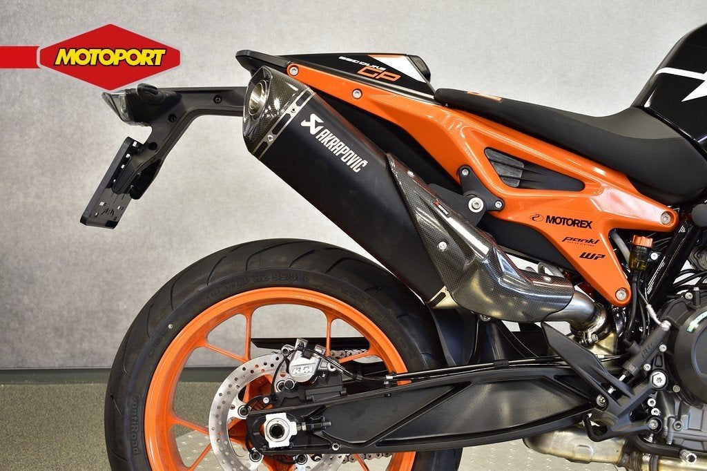 KTM 890 DUKE GP (bj 2024), KTM Sportmotorcycle GMBH, Bedrijf, Stallhofnerstrasse 3
5230  Mattighofen, AT, Wessel.Peters@ktm.com
