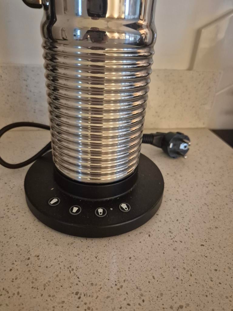 Nespresso Aeroccino 3 Melkopschuimer - Zo goed als nieuw, Ophalen of Verzenden, Zo goed als nieuw, Elektrische melkopschuimer