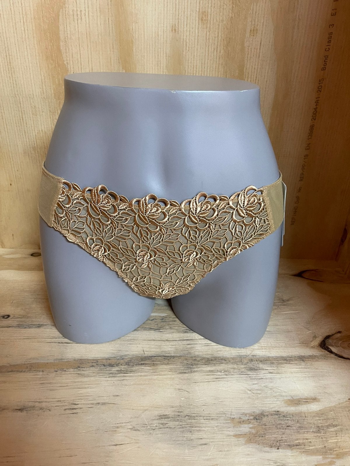 Wacoal string  maat m model flore gold, Kleding | Dames, Verzenden, Overige kleuren, String