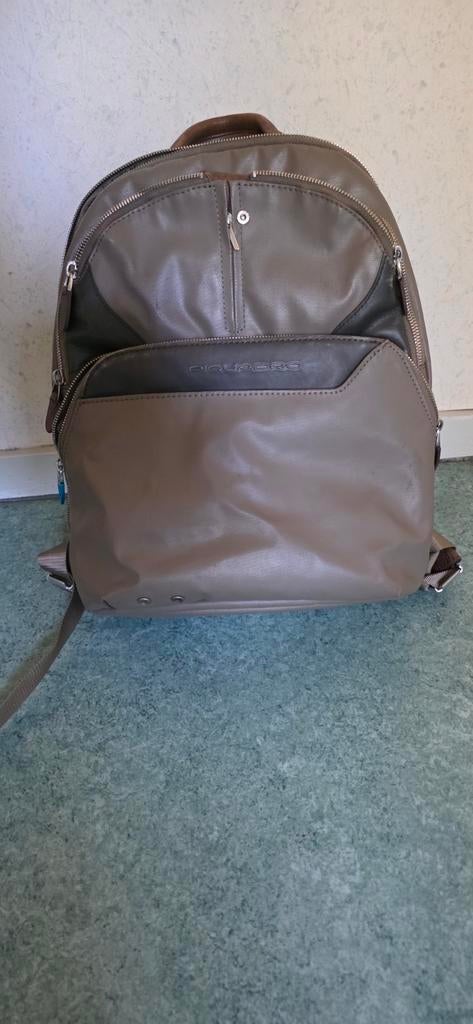 Piquadro Leren Rugzak - Functioneel met heel veel vakjes, 25 tot 40 cm, Zo goed als nieuw, Trekking, Ophalen