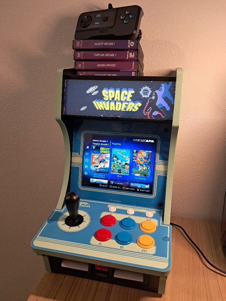 Taito Evercade Alpha incl. 4 Arcade carts en VS-R controller, Spelcomputers en Games, Spelcomputers | Overige, Gebruikt, Overige merken