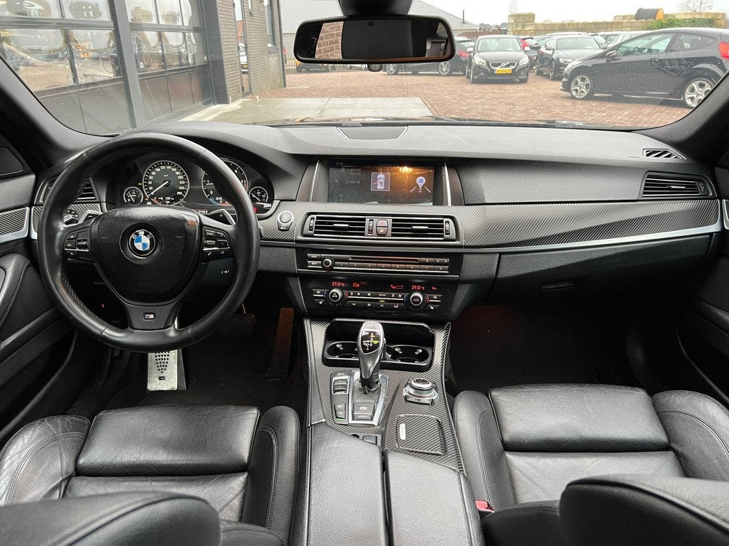 BMW 5-serie Touring 525xd High Executive | Pano | Carplay |, Automaat, Euro 5, Zwart, 2000 kg