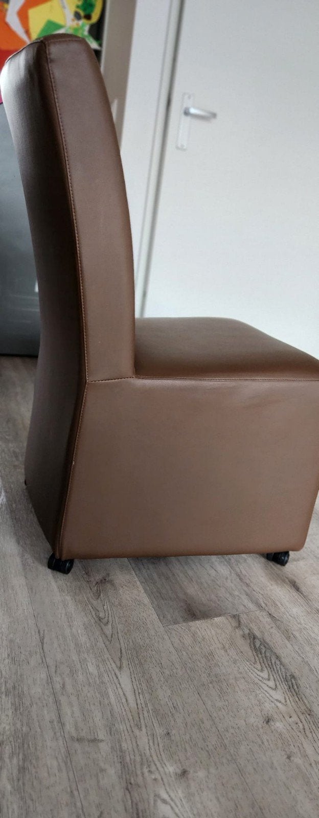 4 eetstoelen met wieltjes - bruin/beige, Verzenden