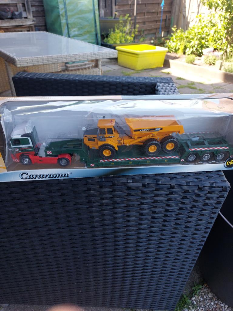 Cararama Volvo vrachtwagen met dieplader en dumper, Ophalen of Verzenden, Nieuw