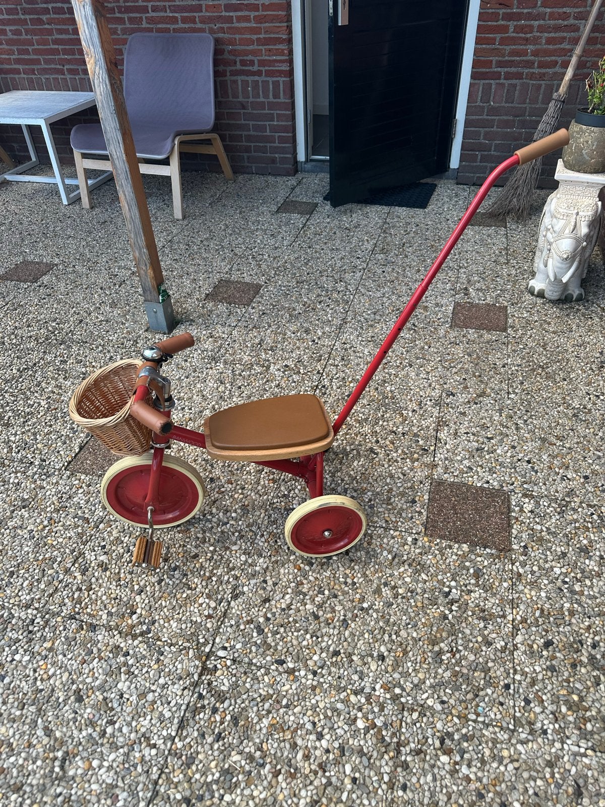 Banwood Trike driewieler rood - incl. duwstang & mandje, Ophalen, Zo goed als nieuw, Terugtraprem, Duwstang
