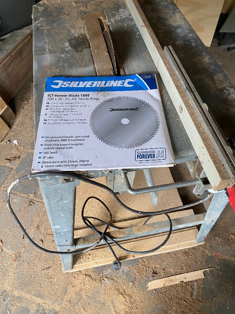 Robuuste bouwzaagtafel  met Nieuw Zaagblad, Doe-het-zelf en Verbouw, Gereedschap | Zaagmachines, Ophalen, Gebruikt, Cirkelzaag