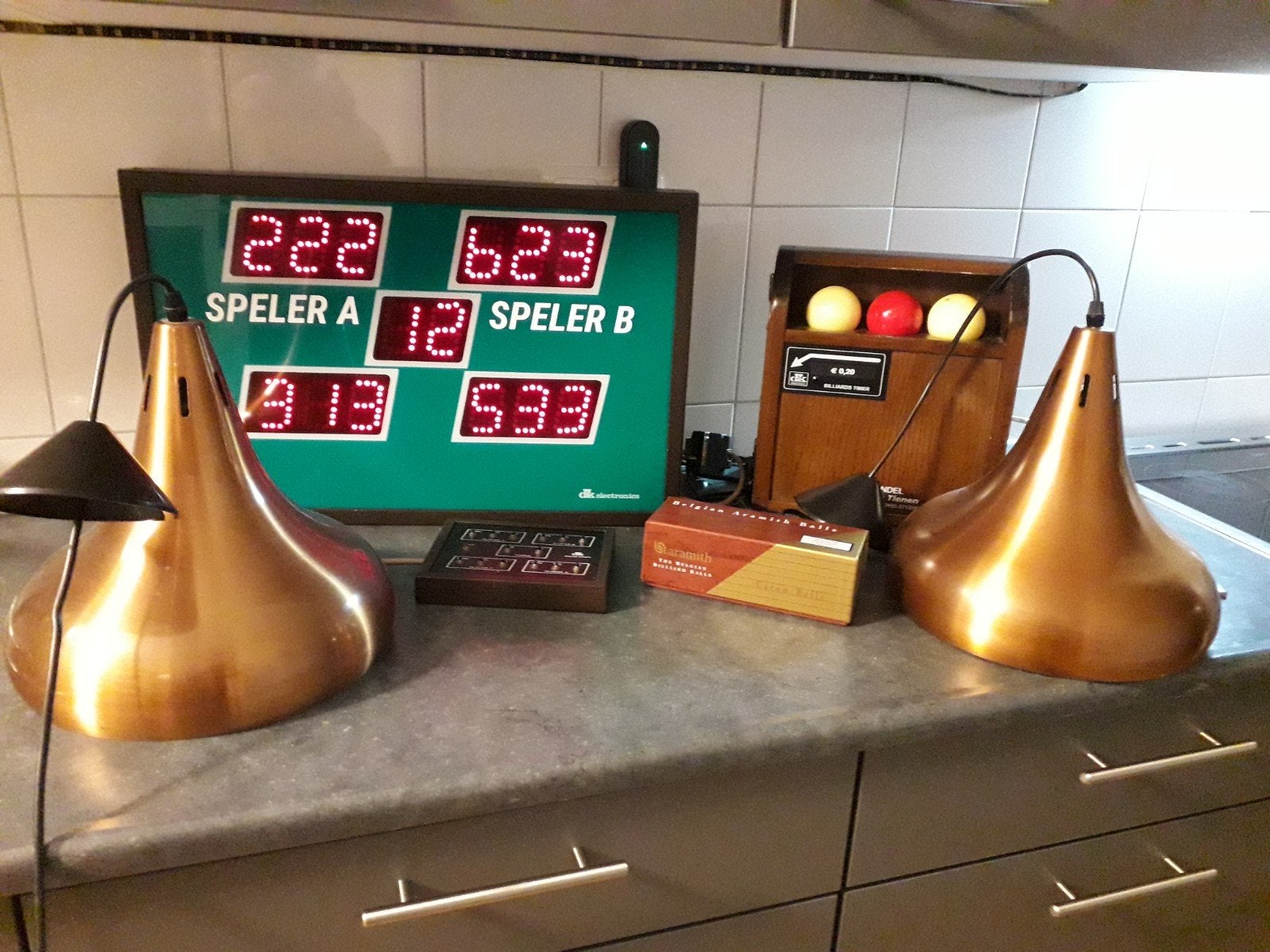 Biljart- en accessoires: scorebord, lampen, ballen, Ophalen of Verzenden, Gebruikt, Overige typen