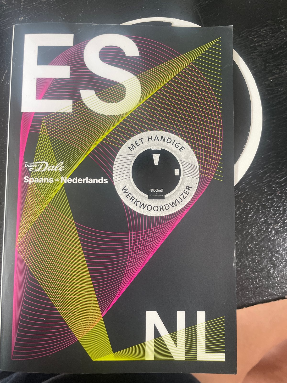 Van Dale Spaans-Nederlands Woordenboek met Werkwoordwijzer, Ophalen of Verzenden, Zo goed als nieuw, Non-fictie