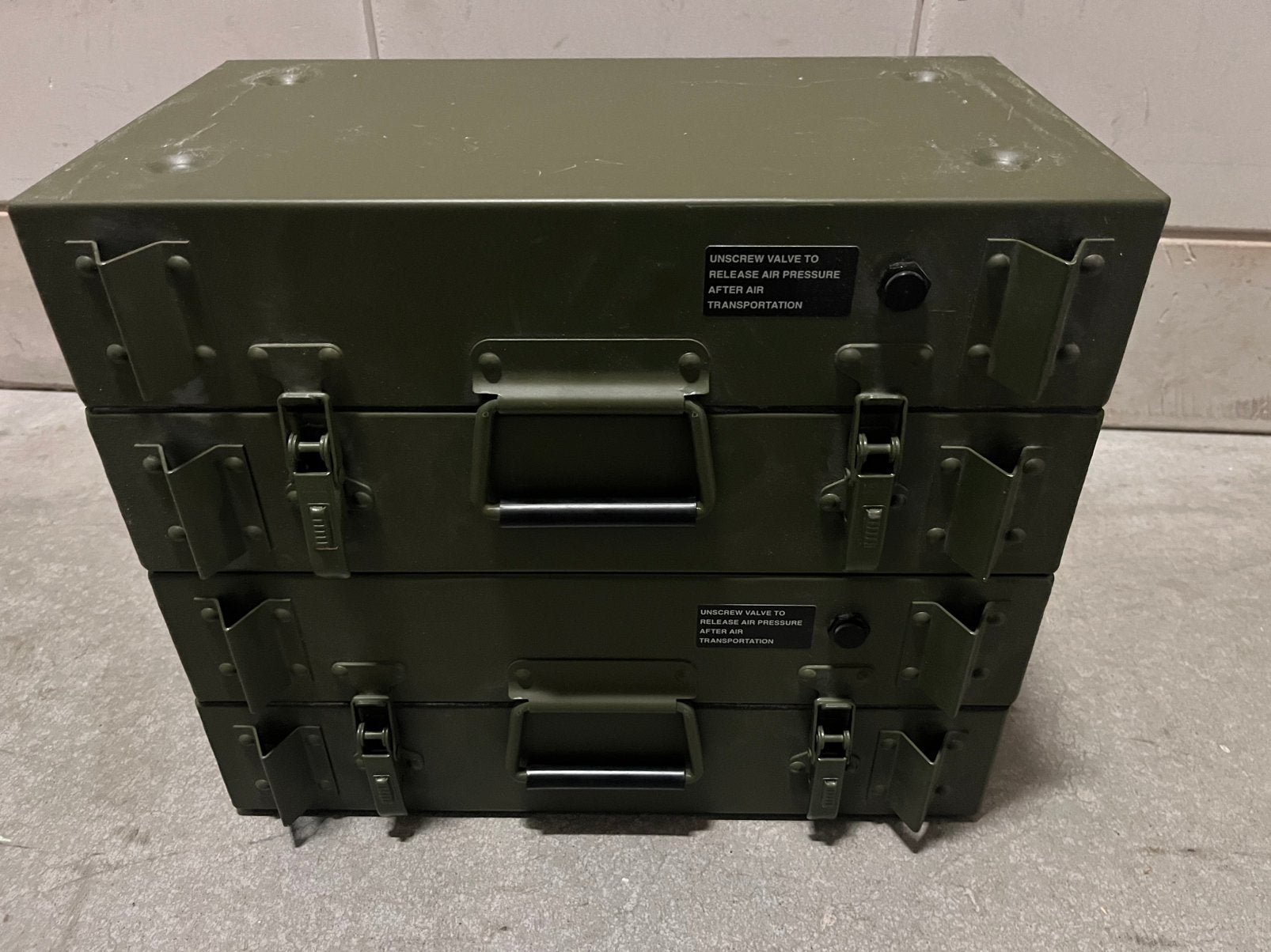 Munitie kistjes, stapelbaar, Ophalen, Luchtmacht, Nederland