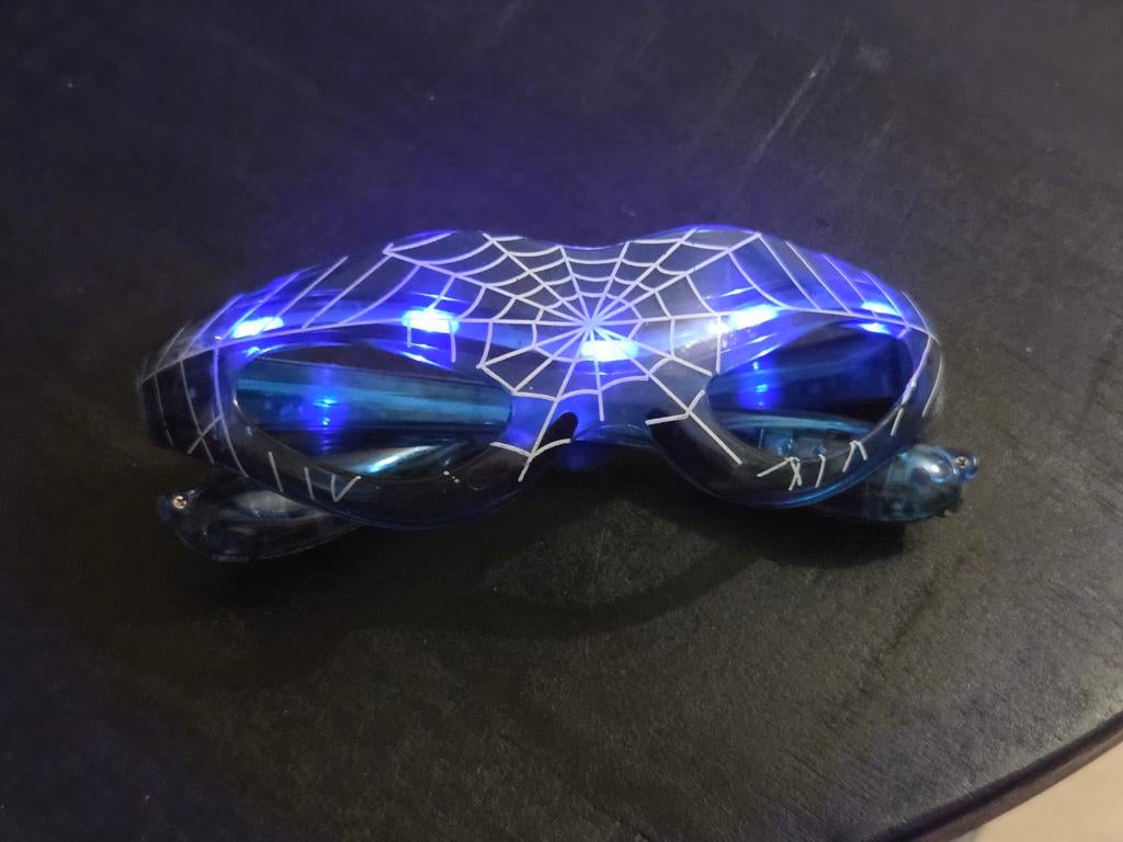 Spiderman Bril met Lichtjes - Feestartikel, Hobby en Vrije tijd, Feestartikelen, Ophalen of Verzenden, Gebruikt, Feestartikel