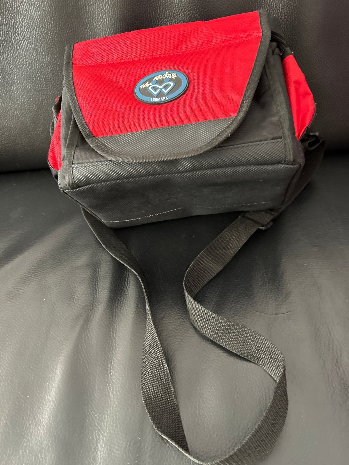 Compacte koeltas rood/zwart met schouderband, Ophalen, Gebruikt, Koeltas, Koelelement