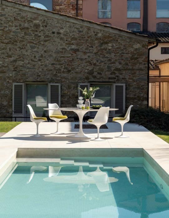 in outdoors tulipe tafels Eero Saarinen stoelen, Overige materialen, Rond, Zo goed als nieuw, Vier personen