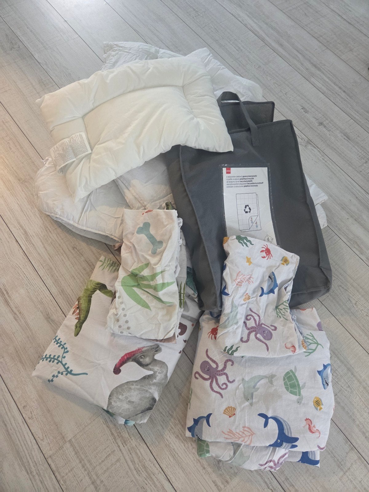 Hema 4-seizoenen dekbed, 2 overtrekken en Ikea kinderkussen, Ophalen, Eenpersoons, HEMA, Beddengoedset