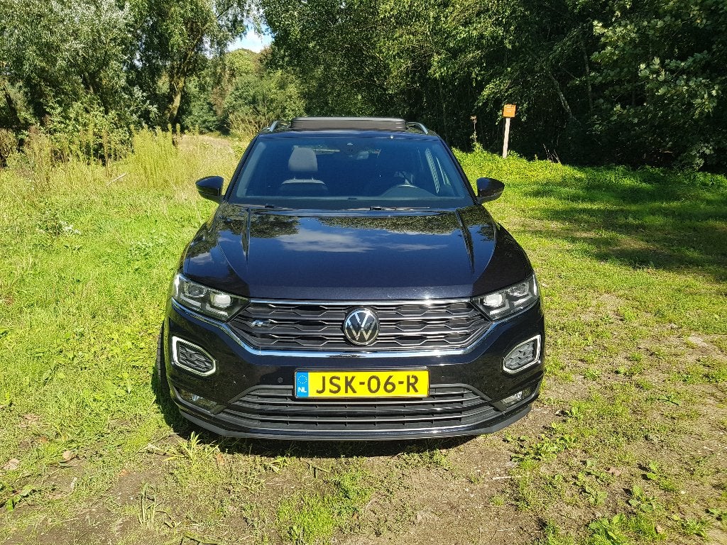 Volkswagen T-Roc 1.5 TSI 150pk 7-DSG R-Line Zwart pano keyl, 1254 kg, 1498 cc, 4 cilinders, Leder en Stof