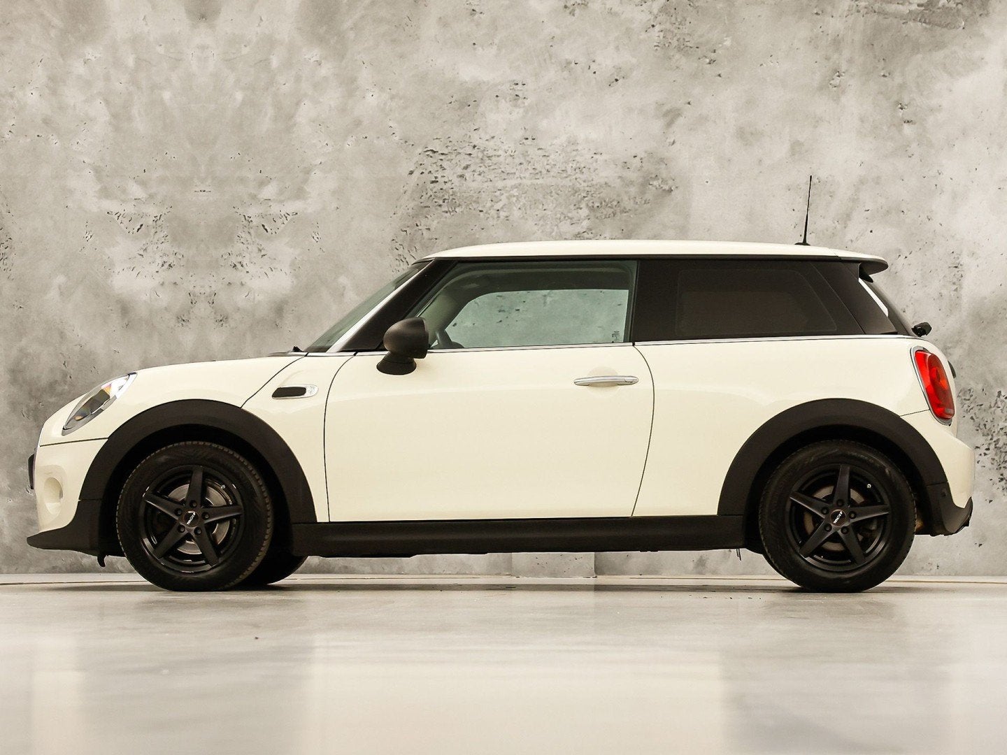 Foto 2 van MINI One 1.2 One Sport (AIRCO, STOELVERWARMING, BLUETOOTH, S