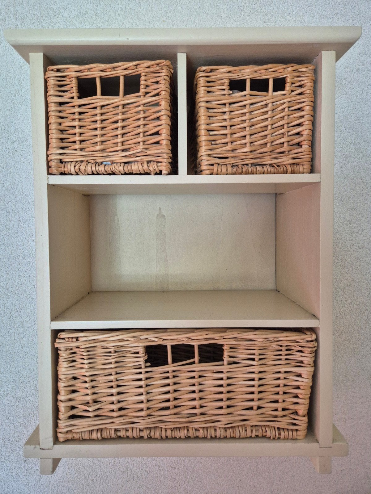 2x Houten wandrek met rieten mandjes, Ophalen, Gebruikt
