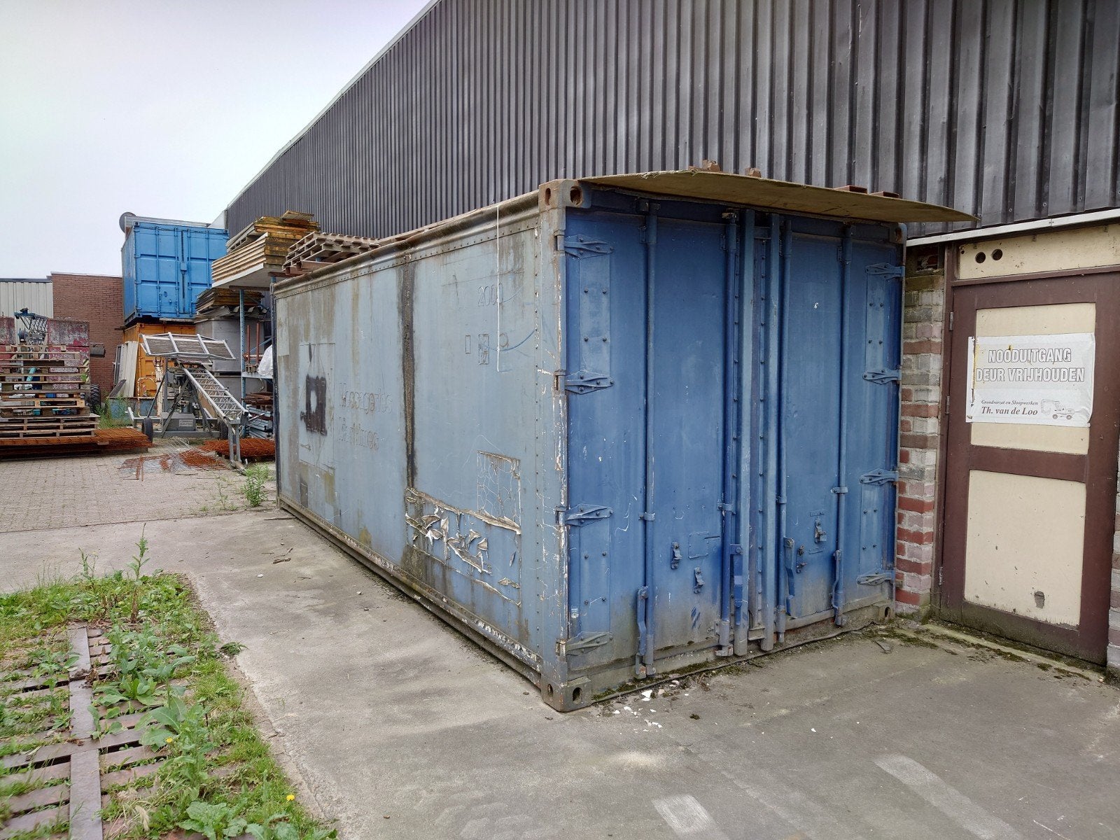 20 ft zeecontainer., Ophalen