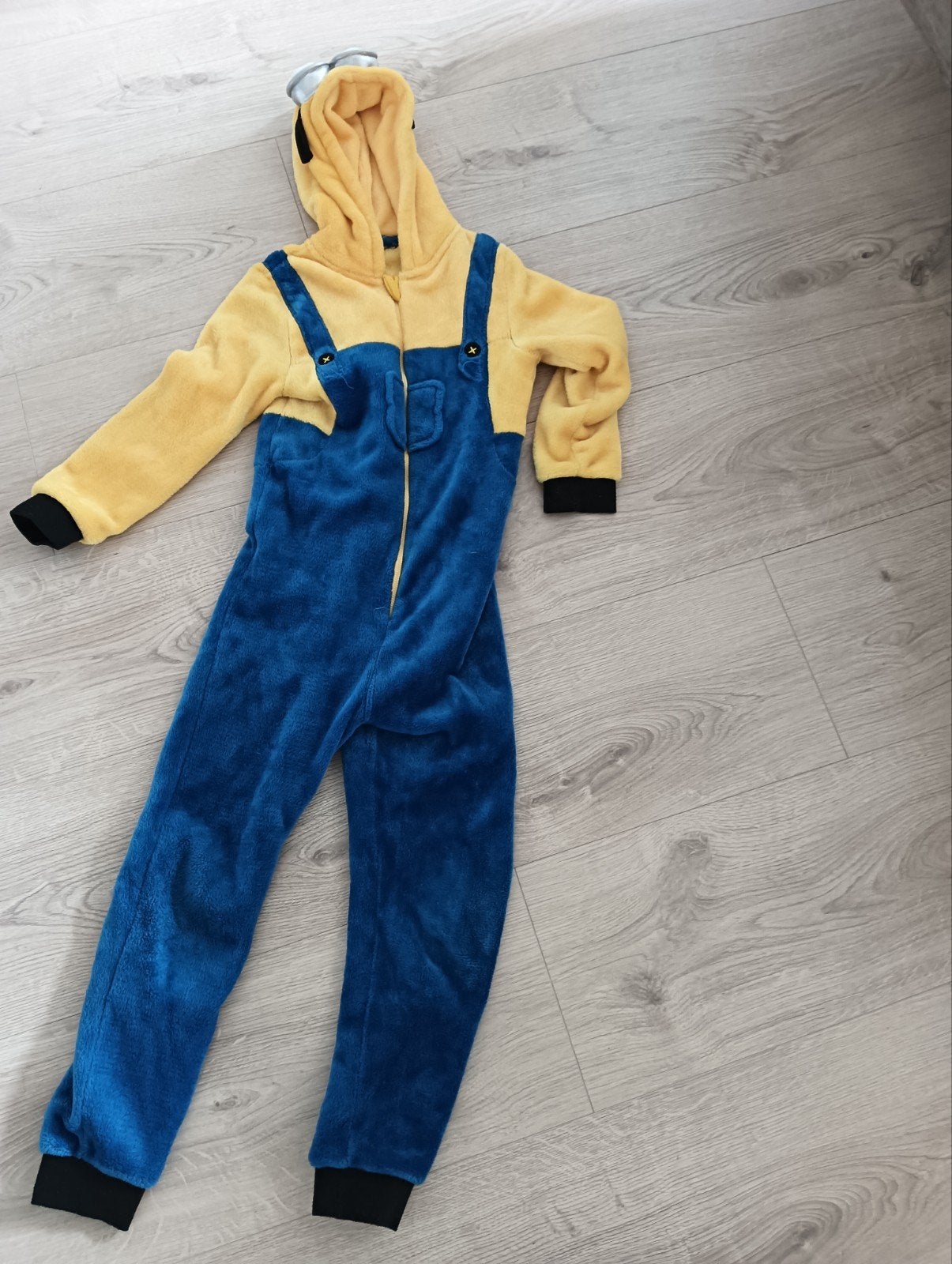 Minions onesie - Maat 128 / kleine 134, Nacht- of Onderkleding, Jongen of Meisje, Ophalen of Verzenden, Minions