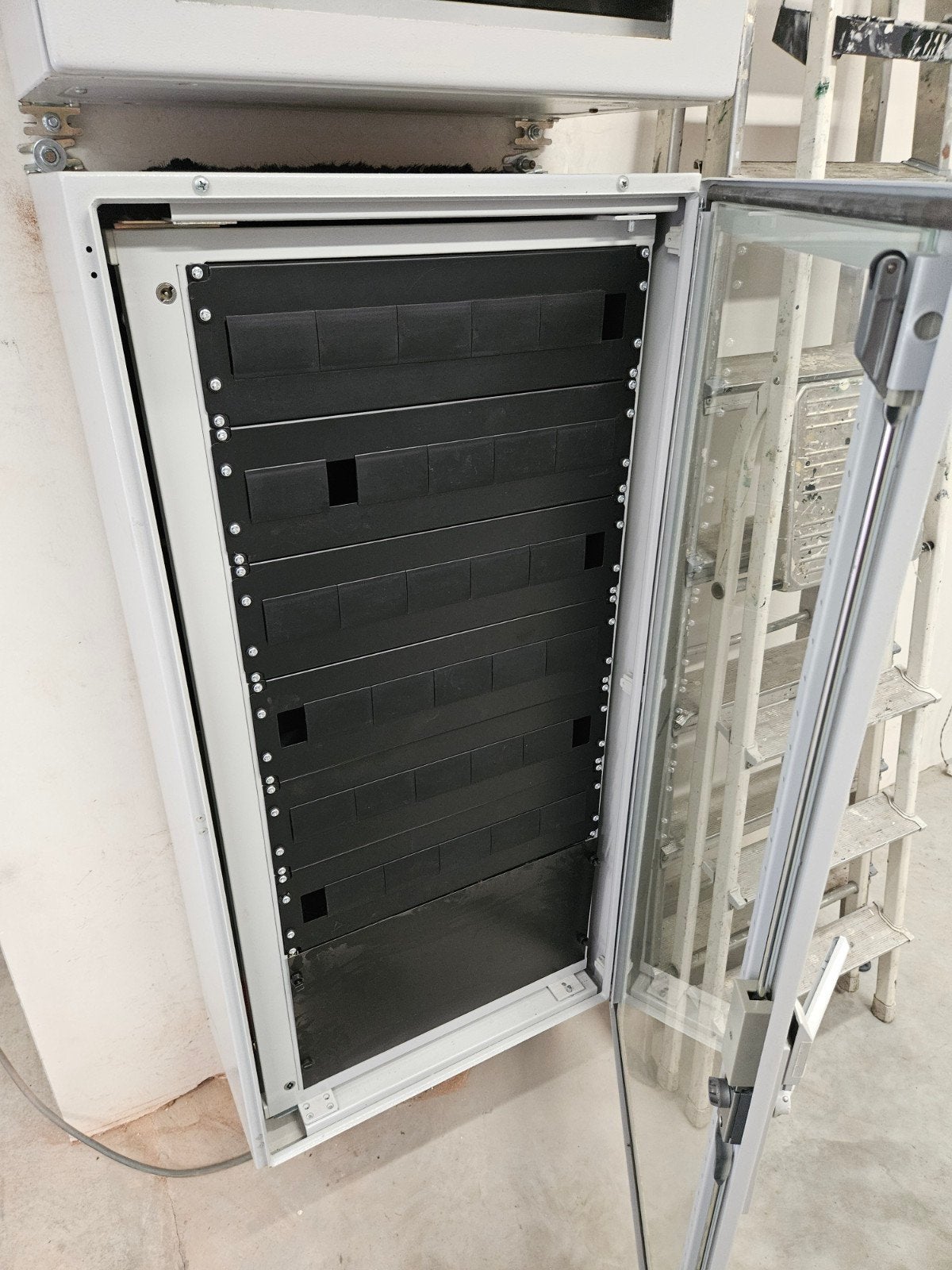Rittal Installatiekast met Scharnierend Gedeelte, Ophalen