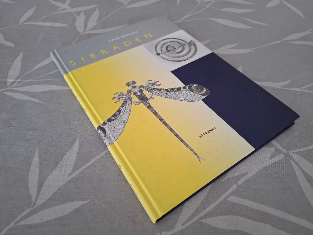 Twee eeuwen SIERADEN - Jef Huibers, Boeken, Ophalen of Verzenden, Zo goed als nieuw, Sieraden maken